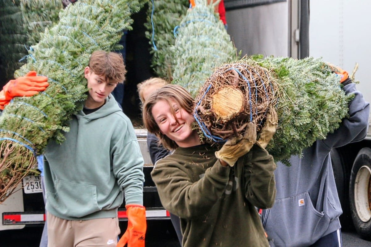 Unloading-Optimist-Christmas-trees-11-staff-photo-by-Scott-McCaffrey Unloading-Optimist-Christmas-trees-11-staff-photo-by-Scott-McCaffrey